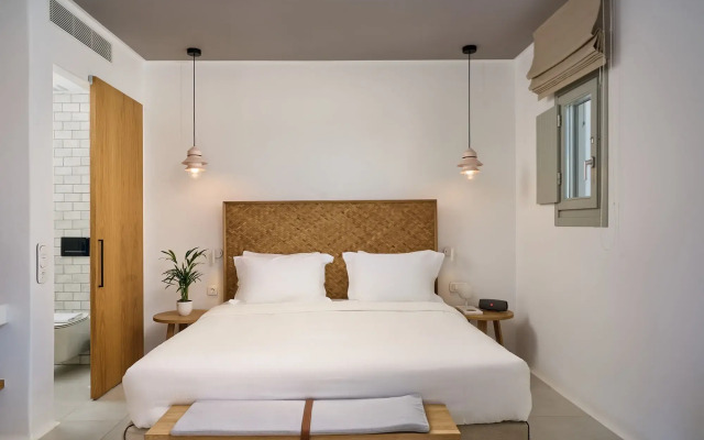 Adorno Beach Hotel & Suites