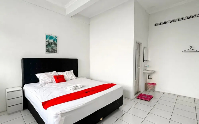 RedDoorz Syariah @ Neu Hostel Cisarua Lembang