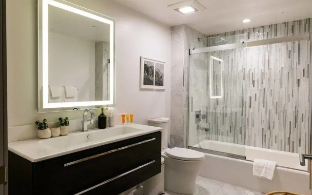 Amazing Spacious 2-Bd / 2-Bath Apartment In Dtla