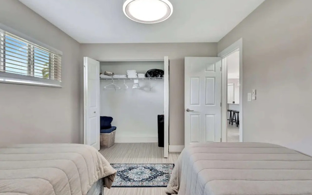 Sunshine Villa w/ Private Pool