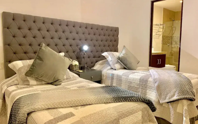 Sleeps 4-6-amazing 2 Bedroom Ph With Bbq & Jacuzzi