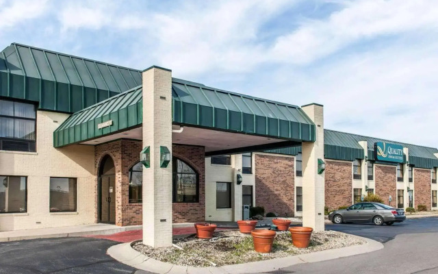 Quality Inn & Suites Shelbyville I-74