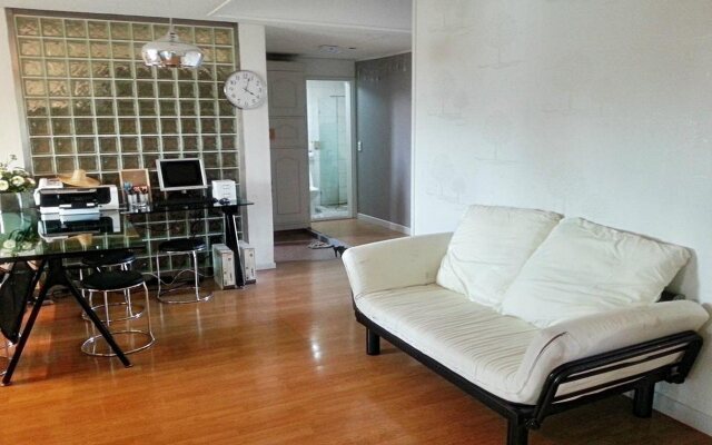 Mamas and Papas Guesthouse and Apartments in Seoul