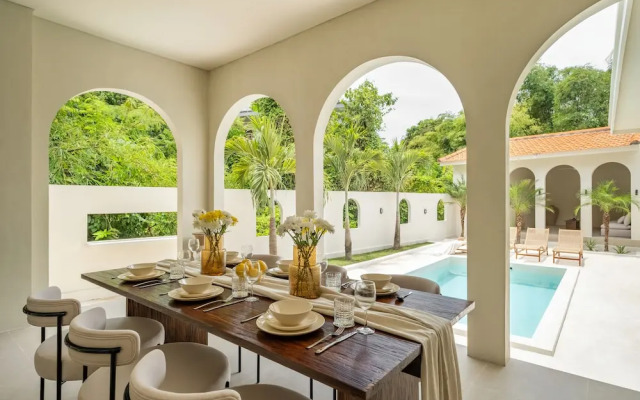 Tropical 3BR Villa in Canggu