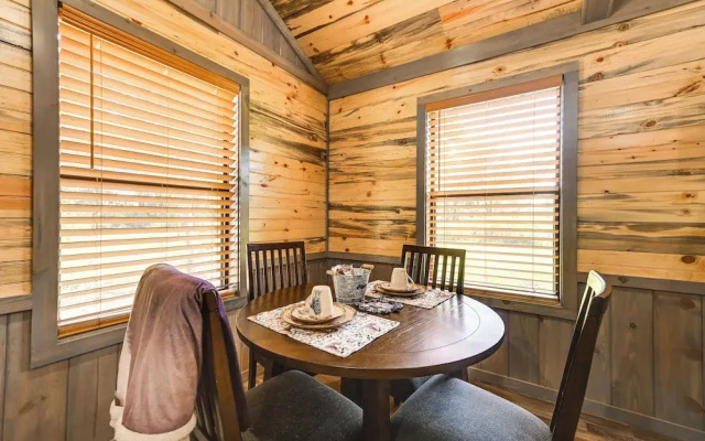 Pet-friendly Broken Bow Cabin Near Lukfata Creek!