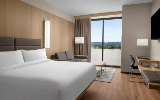 AC Hotel Vancouver Waterfront