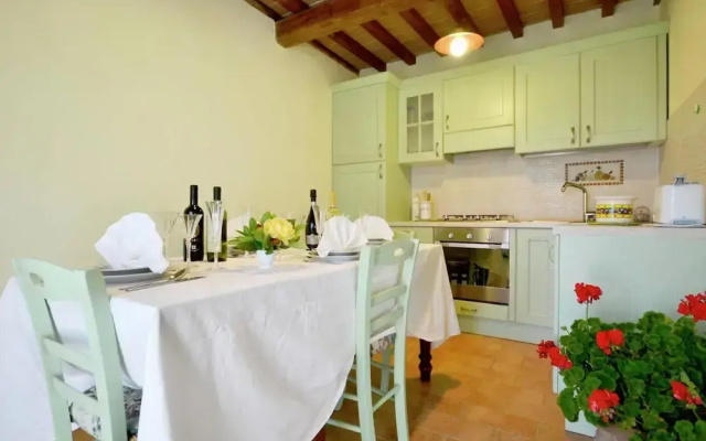 Villa with Private Pool near Cortona in Calm Countryside & Hilly Landscape