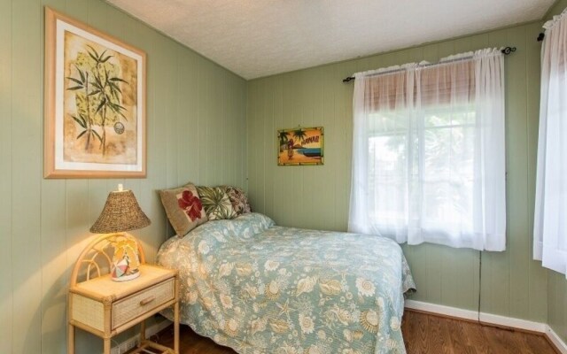 Haleiwa Sunshine 3 Bedroom Home