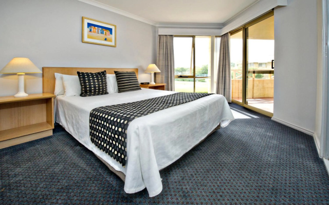 Abbey Beach Resort – Guest Rooms – Busselton