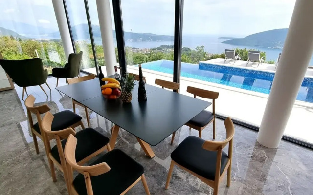 Pool Villa Luxoria Trebesin