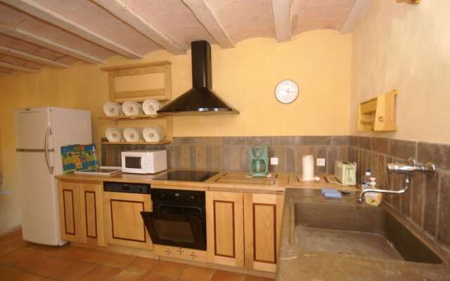 Stylish Villa in Fraissé-des-corbières With Swimming Pool