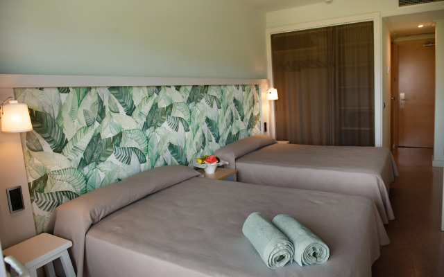 Caprici Beach Hotel & Spa