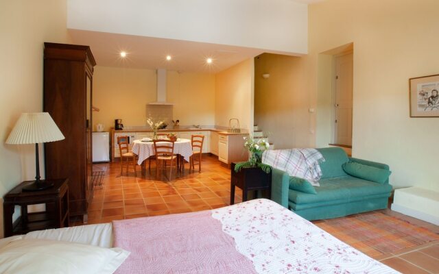 Secluded Holiday Home in Rustrel With Swimming Pool