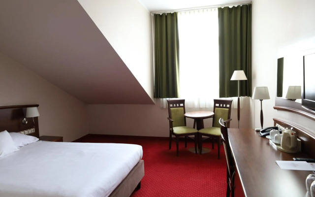 Grand Royal Hotel