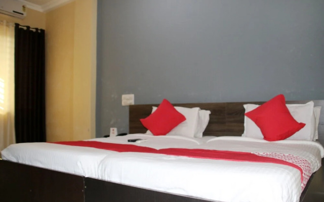 OYO 23423 Hotel Malabar Palace