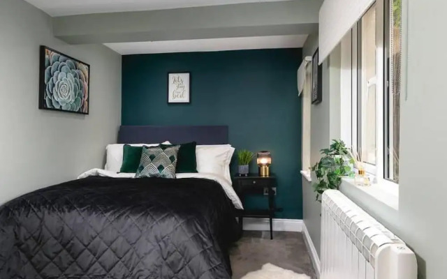 Short Walk to Brighton Beach Condo With Patio