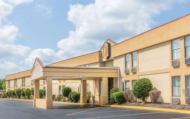 Super 8 by Wyndham Knoxville Downtown Area