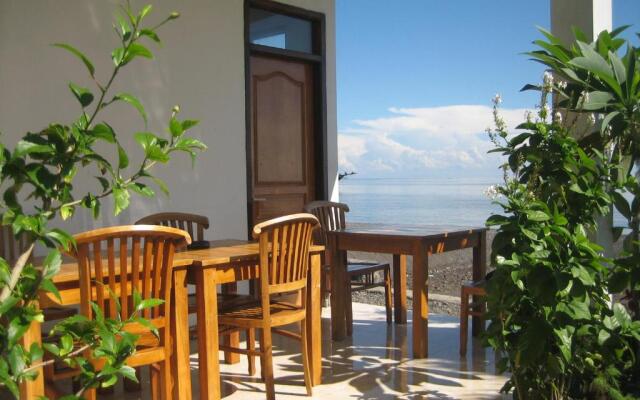 Lucky Paradise Bungalows on The Beach
