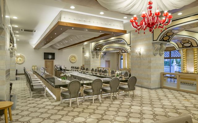 Royal Holiday Palace