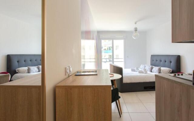 Air-Conditioned Furnished Studio in A Luxury Residence