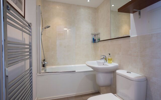 Amazing 1 Bedroom Flat in Bow with Balcony