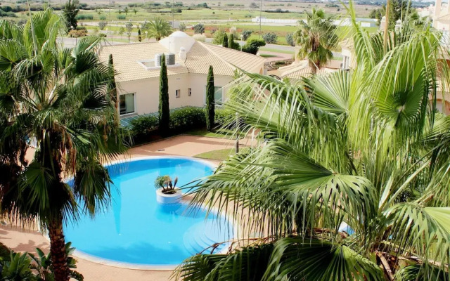 Los Arcos Apartments