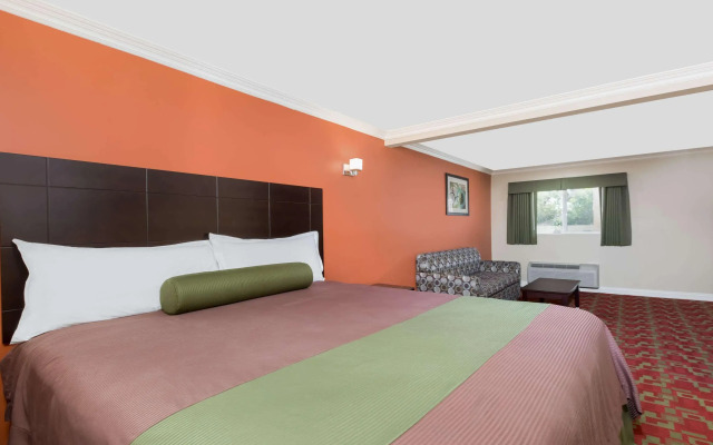 Travelodge Inn & Suites by Wyndham Bell Los Angeles Area
