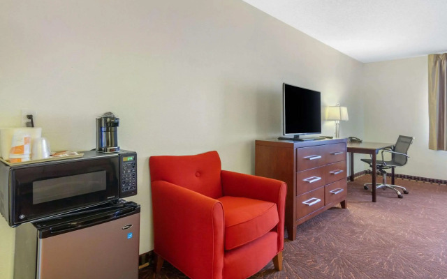 Quality Inn & Suites Lakewood - Denver Southwest