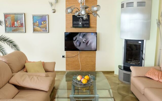 FM Deluxe 2-BDR Apartment - Varna Port