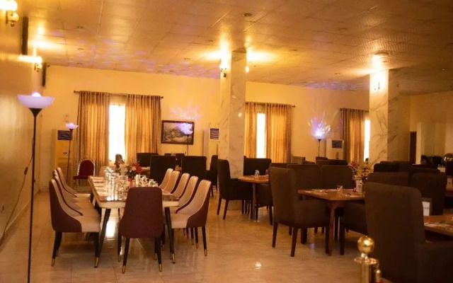 El Castillo Pretigious Hotel