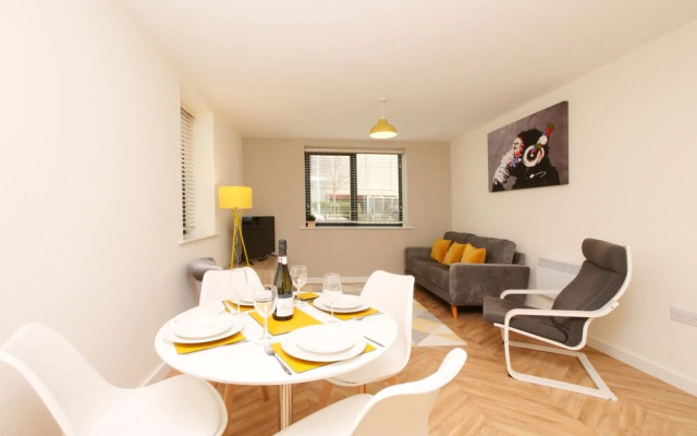 Modern Spacious 2 Bedroom Apartment