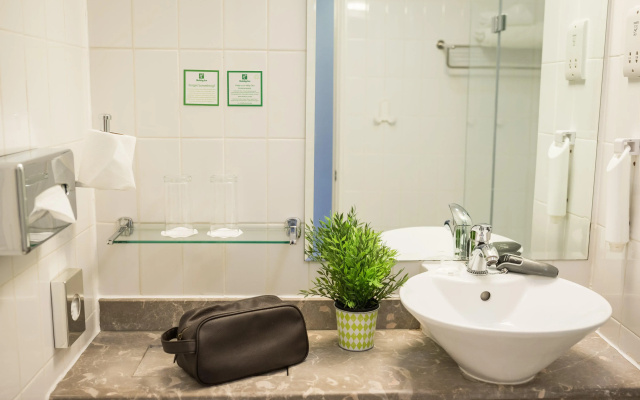 Holiday Inn Manchester West by IHG