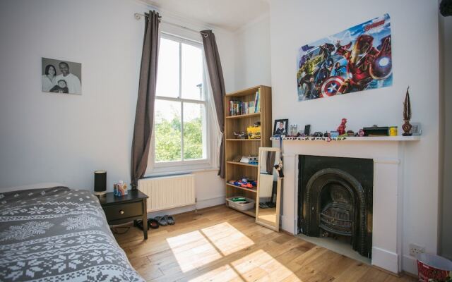 Spacious 3 Bedroom House In Dulwich