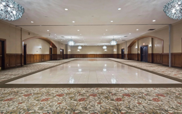 Best Western Plus Lamplighter Inn & Conference Centre