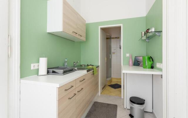 Belvedere Palace Green Heart Studio