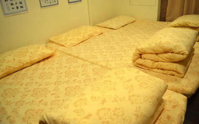 Holo Hostel