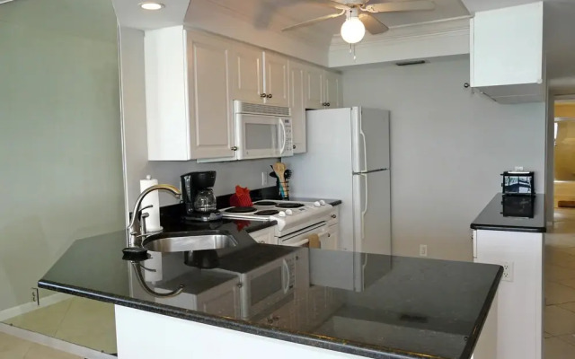 Inviting Beachfront Condo With Pool, spa and Views