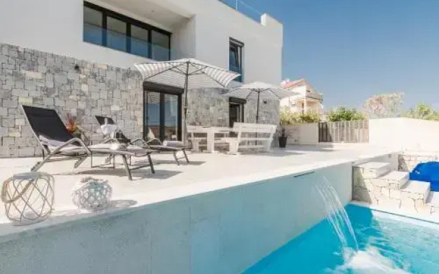 Five Bedroom Holiday Home In Kornic