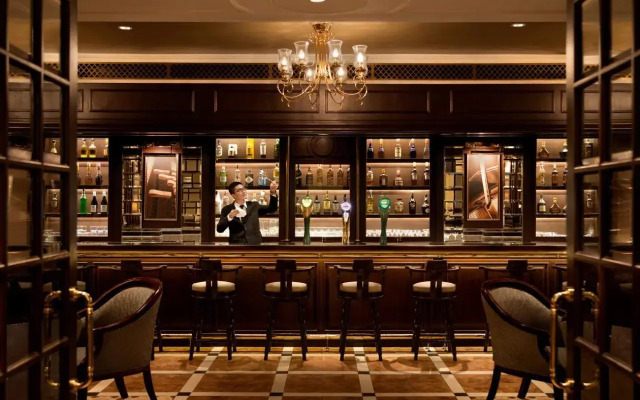 Sule Shangri-La, Yangon