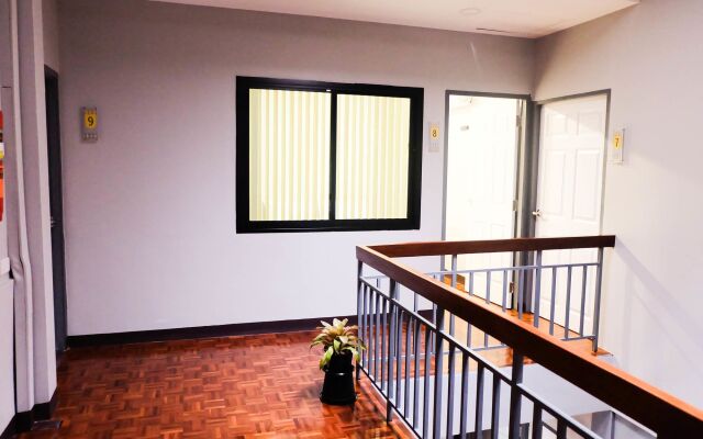 Lux Rooms Night Bazaar