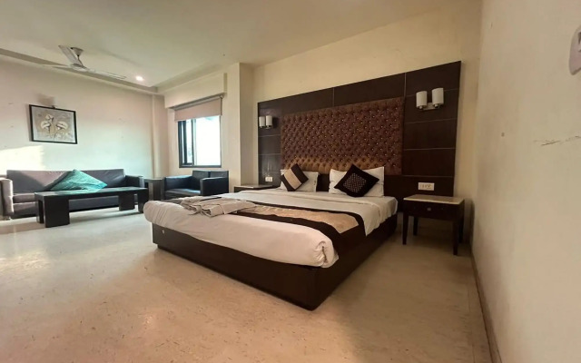 The Metropolis Guest House Near RK Ashram Metro Station