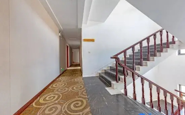 Dongji Lanse Haiwan Hotel