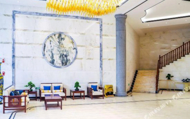 Longchen Hotel