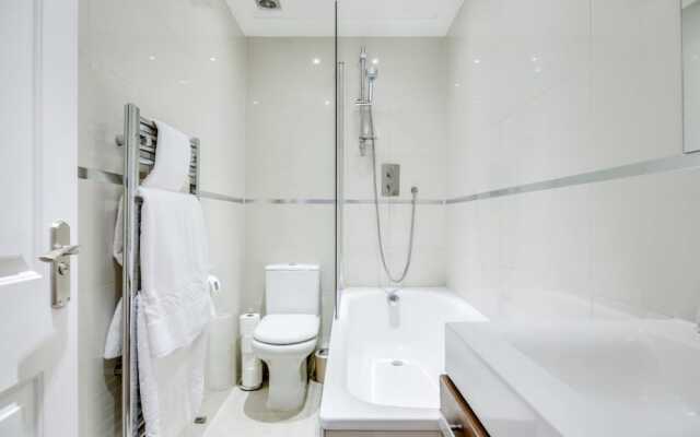 The Lexham Gardens Escape - Central 2BDR with Balcony