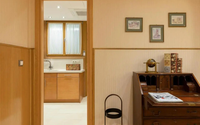 Vouliagmeni's Elegance by Acropolis Suites