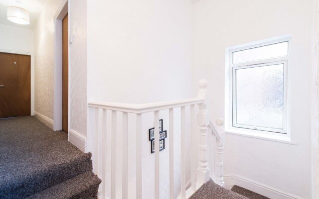 Contractor 4-bed House in Coventry