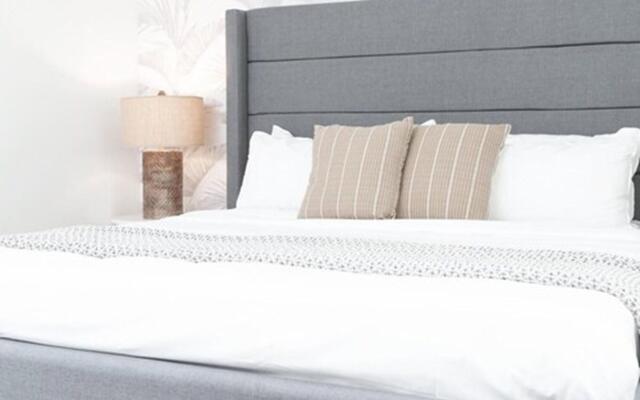 Luxuri Suites