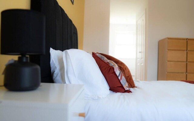 Stunning 6-bed House in Milton Keynes