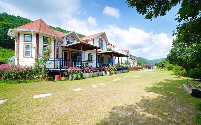 Danyang Countryside Path in Forest Pension