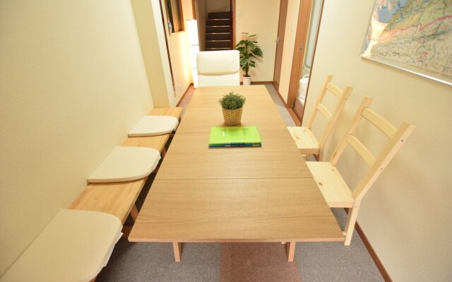 Aikamu Inn House